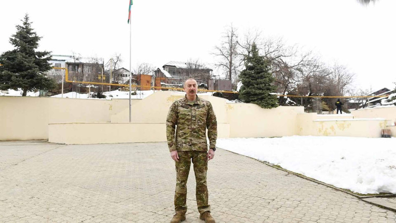 İlham Əliyev Füzulidə yeni hərbi hissədə yaradılan şəraitlə tanış olub