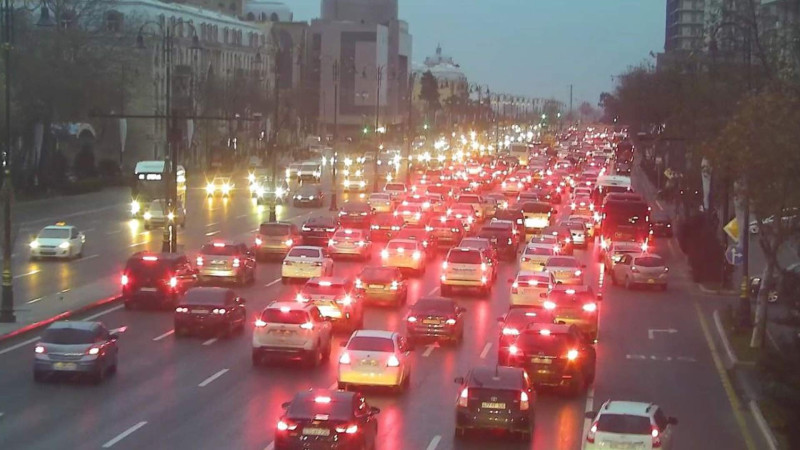 Bakıda tıxac olan yollar - SİYAHI