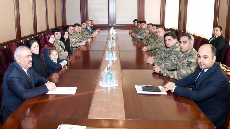 Naxçıvanda Prezidentin səlahiyyətli nümayəndəsi şəhid ailəsinə və veteranlara mənzillər təqdim edib