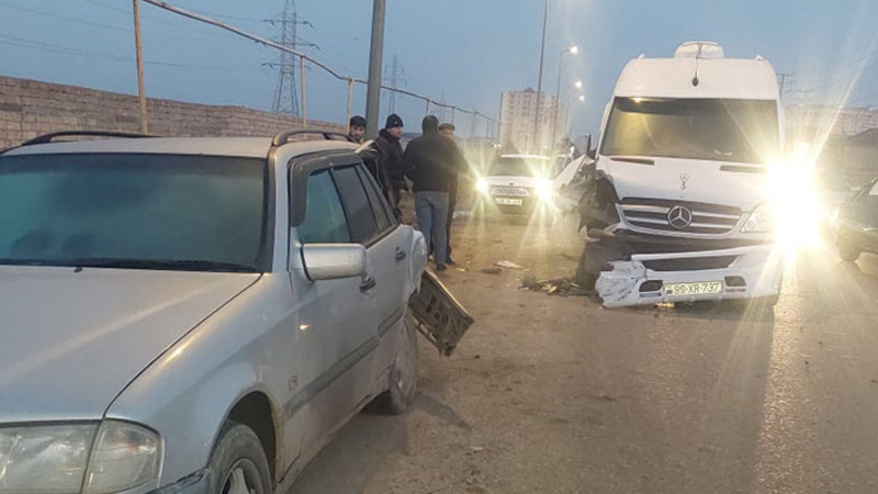 Məhəmmədi-Zabrat yolunda “Sprinter” minik avtomobili ilə toqquşub