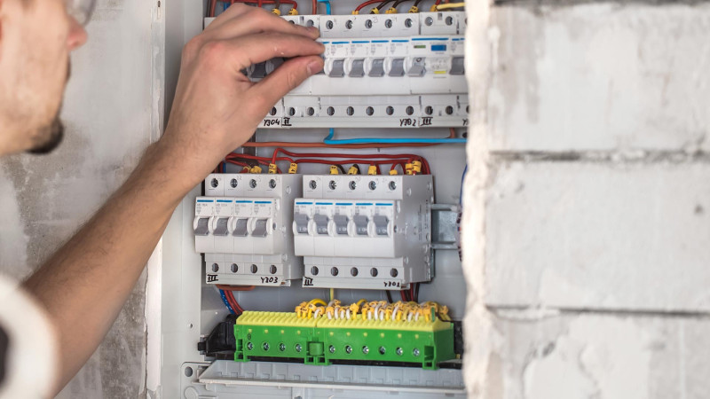 Azərişığın 2 əməkdaşını elektrik cərəyanı vurub