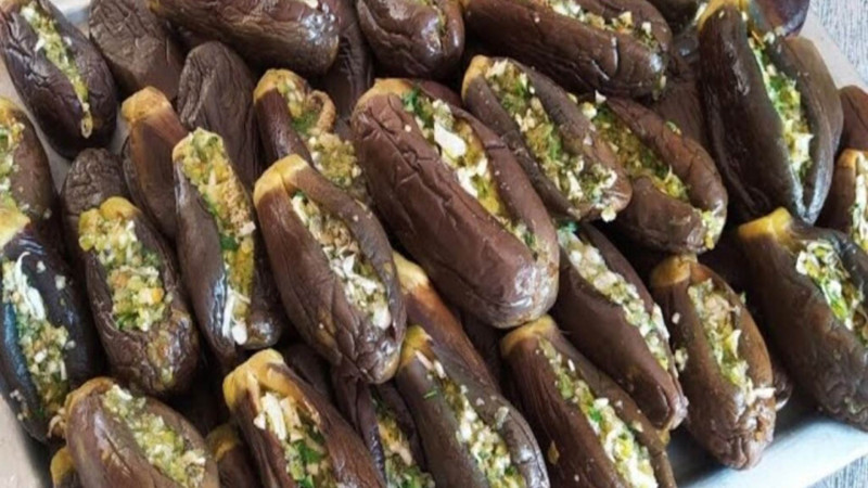 Qaxda kişi badımcan turşusundan zəhərləndi