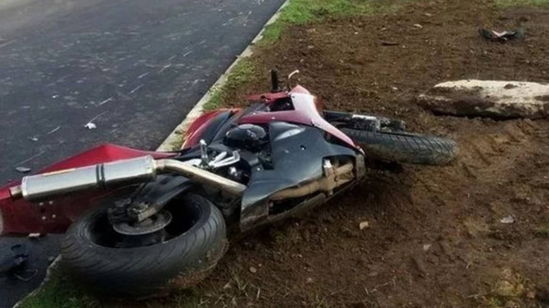 Bakıda avtomobil motosikletlə toqquşub