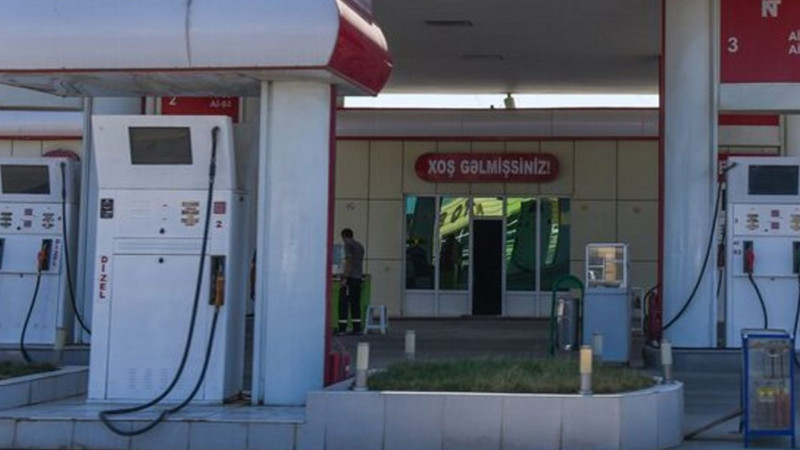 Biləsuvar sakinləri yanacaqdoldurma məntəqələrində növbəyə dayanıblar