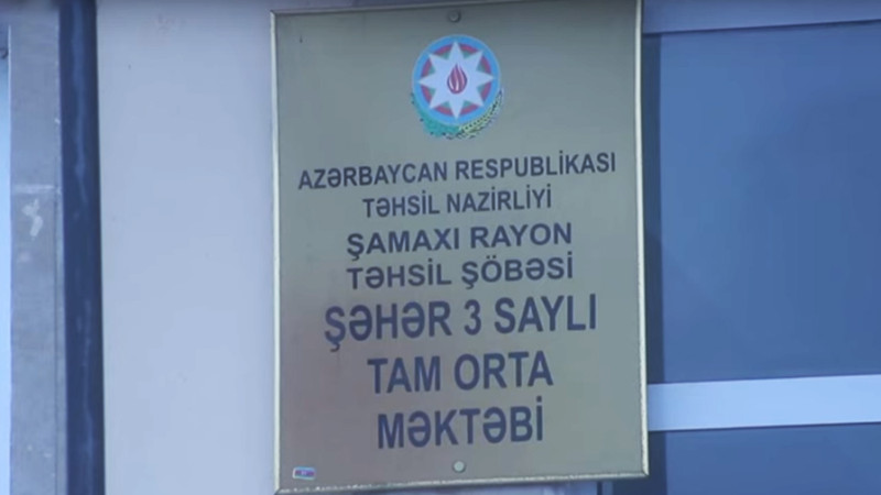 Şamaxıda məktəbli sinifdəki şkafa girdiyi üçün döyülüb?