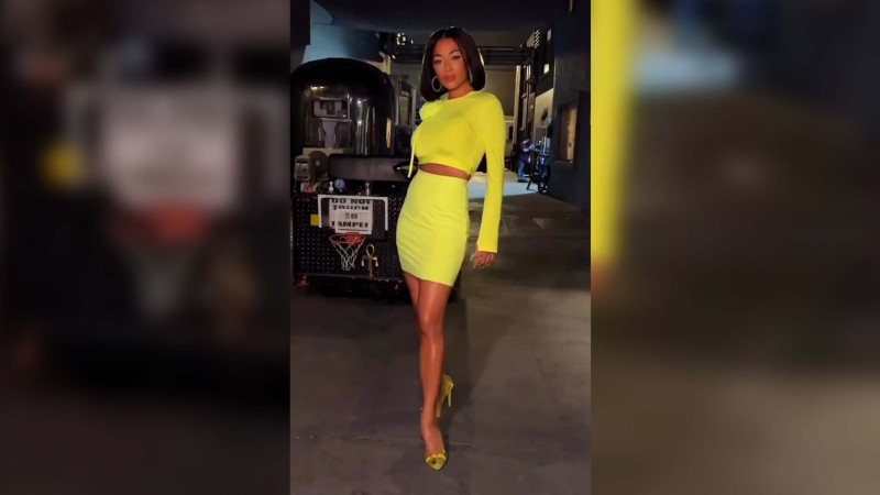 Nikol Şerzinger azərbaycanlı dizayner Rüfət İsmayılın yaratdığı geyimi seçib