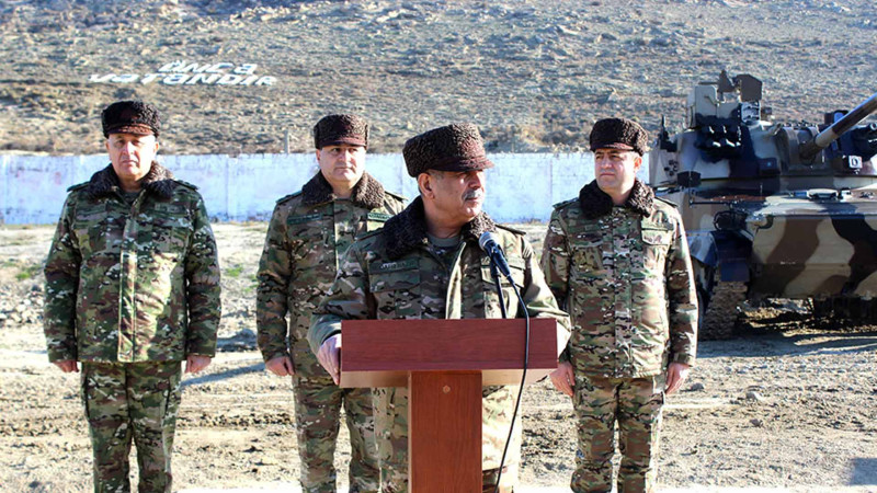 Zakir Həsənov Quru Qoşunların tank və artilleriya hərbi hissələrində olub
