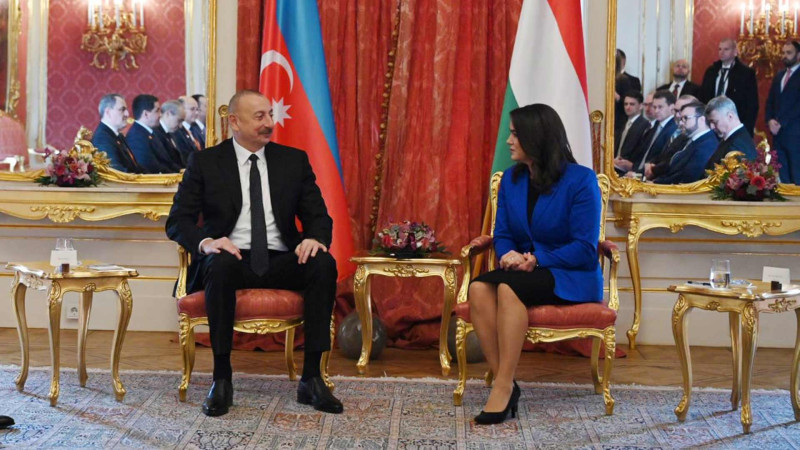 Azərbaycan və Macarıstan prezidentlərinin geniş tərkibdə görüşü olub