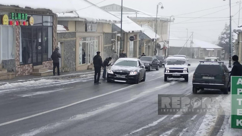 Oğuzda yollar buz bağlayıb, hərəkət məhdudlaşıb