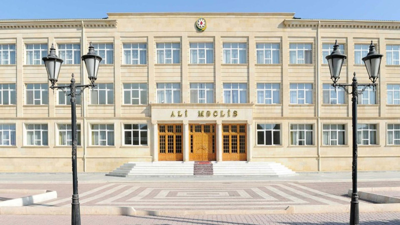 Naxçıvan Ali Məclisinin işdən çıxarılan şöbə və sektor müdirlərinə yeni vəzifələr verilib