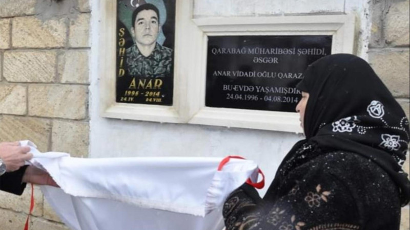 Biləsuvarda 6 şəhidin xatirə lövhəsinin açılışı olub