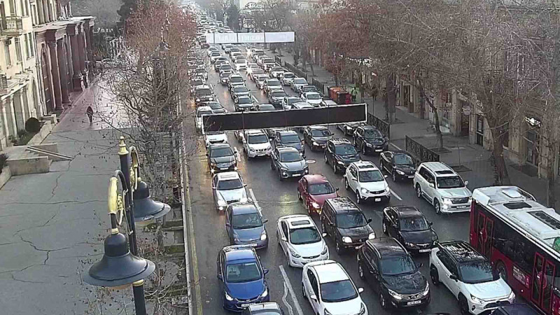 Bakıda yollarda sıxlıq var