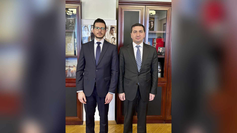 Hikmət Hacıyev İsrail səfiri ilə görüşüb