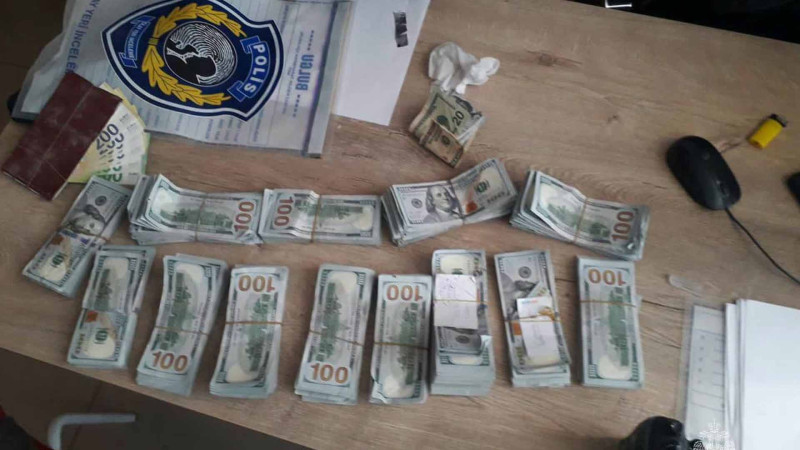 Türkiyədə rusiyalı xilasedicilər dağıntılar altından 150 min dollar tapdılar