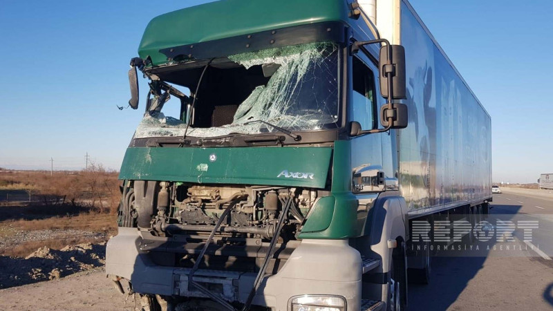 Ucarda mikroavtobus TIR-la toqquşub, 1 nəfər ölüb