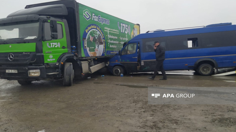 Sabirabadda mikroavtobus “TIR”la toqquşub: yaralılar var