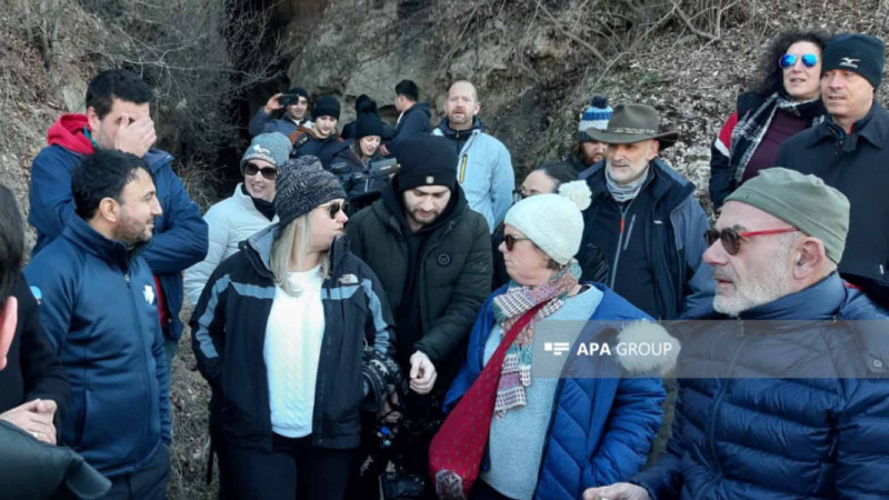 Xarici səyyahlar Azıx mağarasında olublar