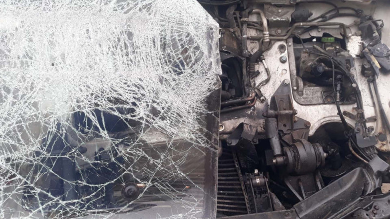 Ağsuda “KamAZ” aşıb