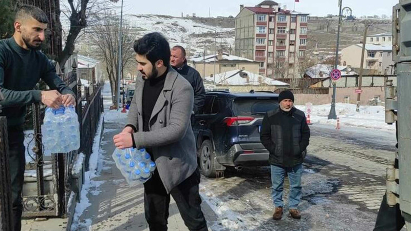 Azərbaycanın Qars şəhərindəki Baş Konsulluğu da zəlzələdən zərər görənlərə yardım edib