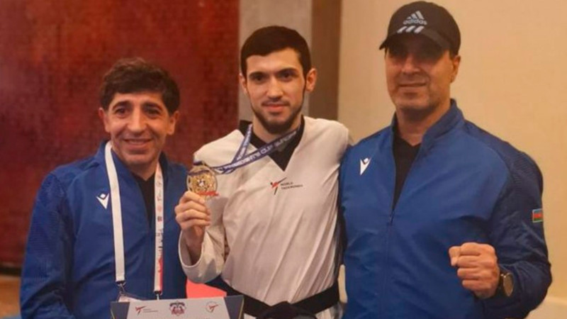 Azərbaycan taekvondoçusu Türkiyədə Himnimizi səsləndirib