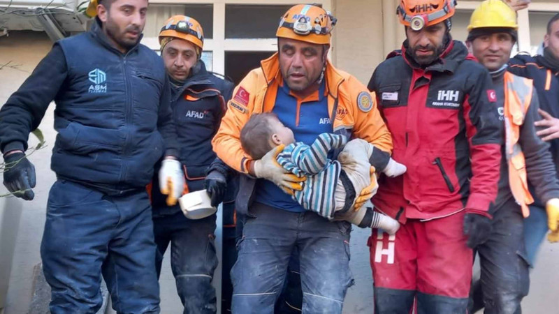 Hatayda körpə 78 saat sonra dağıntılar altından sağ çıxarılıb
