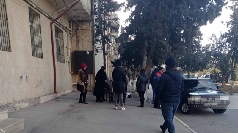 Sumqayıtda kişi eyvandan yıxılaraq ölüb