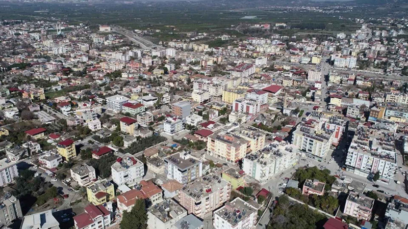 Hatayın 42 min əhalisi olan rayonunda bir bina belə uçmayıb