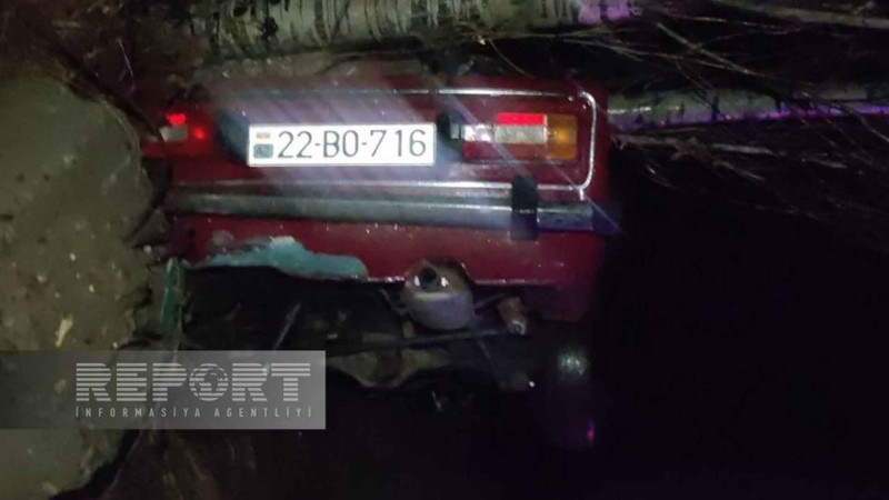 Goranboyda maşın aşıb: 2 nəfər xəsarət alıb