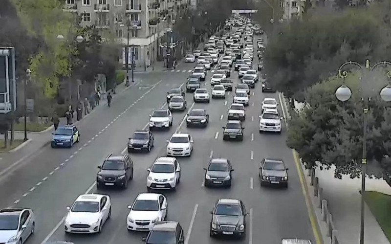 Bakıda tıxac ola yolların SİYAHISI