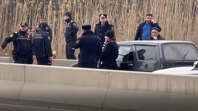 Cəriməyə görə polis tərəfindən saxlanılan şəxs qəfil öldü - VİDEO