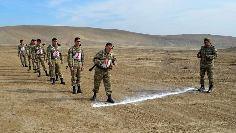 Quru Qoşunları hərbçiləri kros birinciliyi uğrunda mübarizə aparıblar