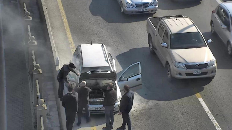 Bakıda bu yolda tıxac yaranıb