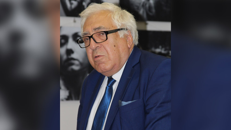 Prezident yazıçı Anarı təltif edib