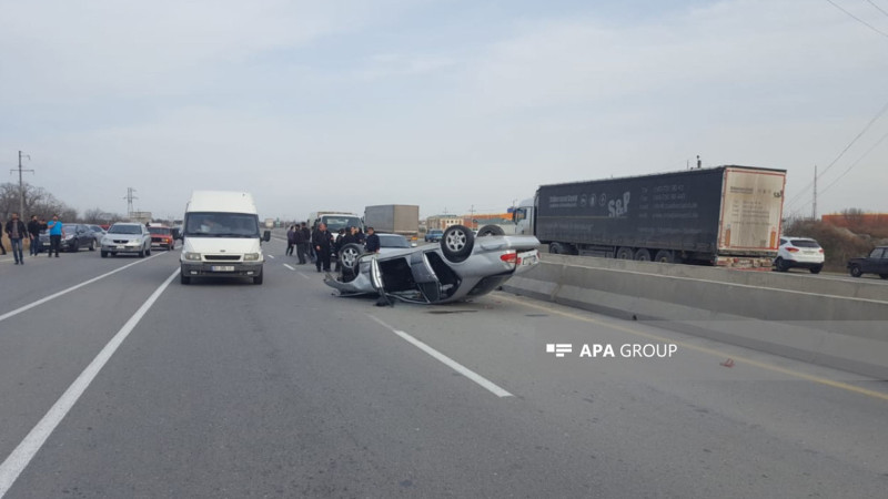 Ucarda avtomobil su arxına aşıb, 7 nəfər xəsarət alıb