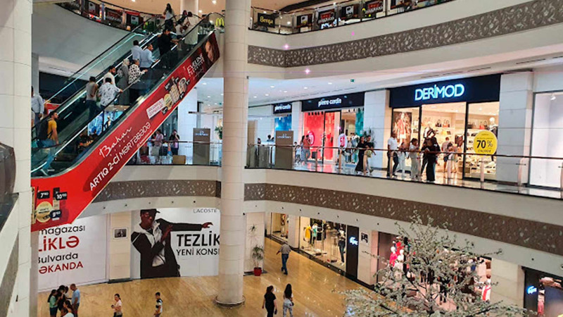 İri ticarət mərkəzləri, mehmanxana və şadlıq saraylarına girişdə COVID-19 pasportu tələbi ləğv edilib