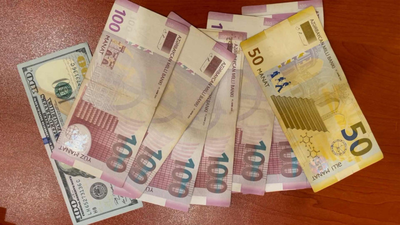 Bakıda bankomatdan pul çıxaran qadınları izləyərək soyğunçuluq edən şəxs saxlanılıb
