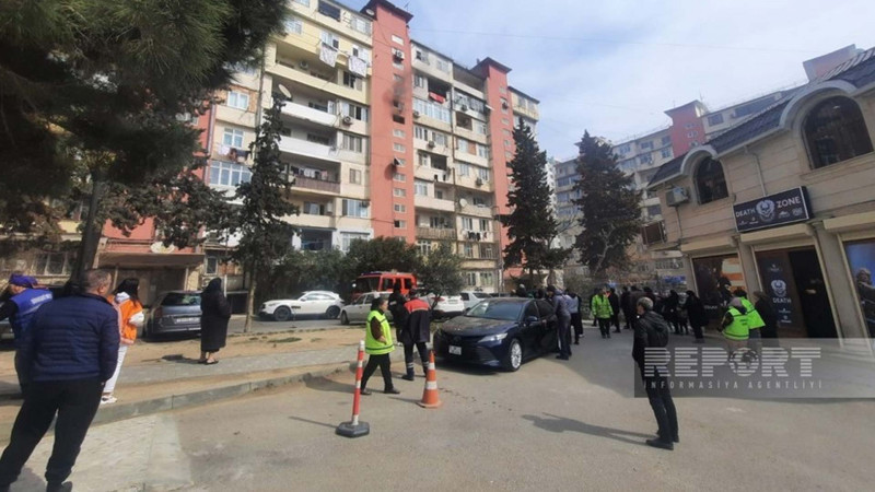 Bakıda yaşayış binası yanır