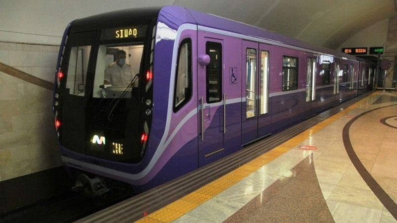 Bakı metrosunda sərnişin ölüb