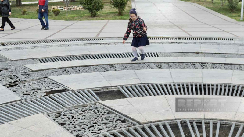 Bakıdakı əyləncə parkındakı fontan dağılıb, uşaqlar üçün təhlükə yaranıb