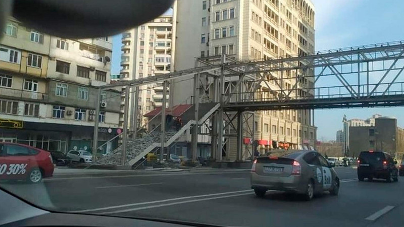 Bakıda piyada keçidinin sökülməsinin səbəbi açıqlanıb