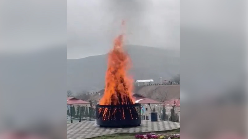 İlham Əliyev Talış kəndində Novruz tonqalını alovlandırıb