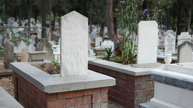Bakıda qəbiristanlıqda asılmış meyit tapılıb