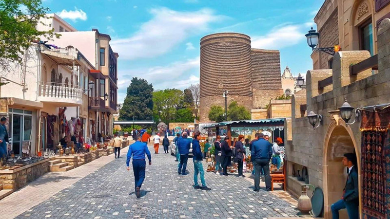 Xaricdən Azərbaycana gələnlərin sayı 50% artıb