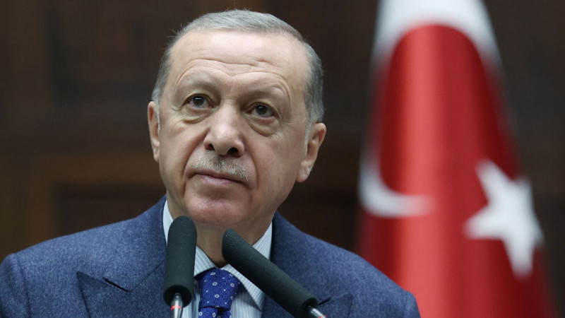 Canlı yayım zamanı Ərdoğanın halı pisləşib