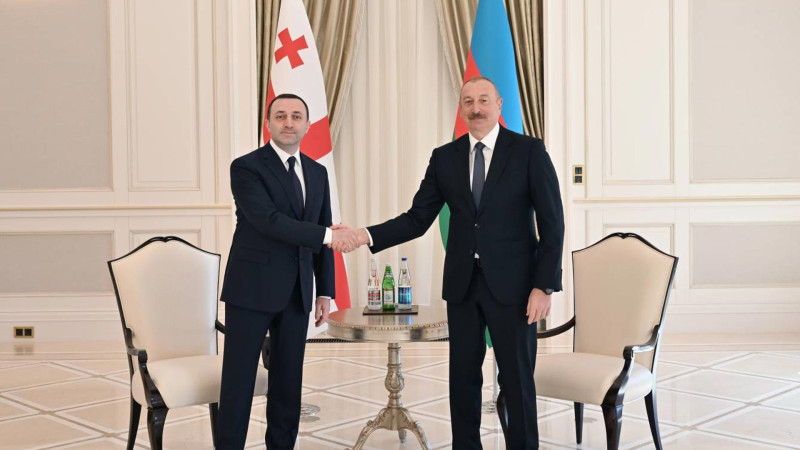 Azərbaycan Prezidentinin Gürcüstanın Baş naziri ilə təkbətək görüşü başlayıb