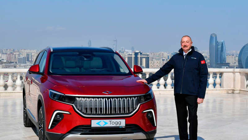 Türkiyənin ilk yerli elektromobili “Togg” İlham Əliyevə təqdim olunub