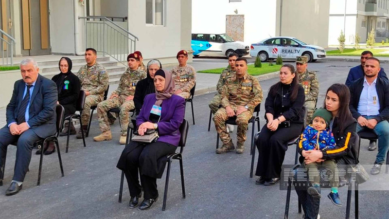 Şəhid ailələri və müharibə əlillərinə daha 100 mənzil və fərdi ev verilib