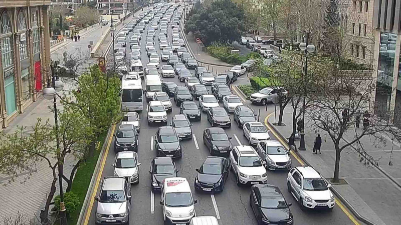Bakıda bu yollarda tıxac yaranıb - SİYAHI