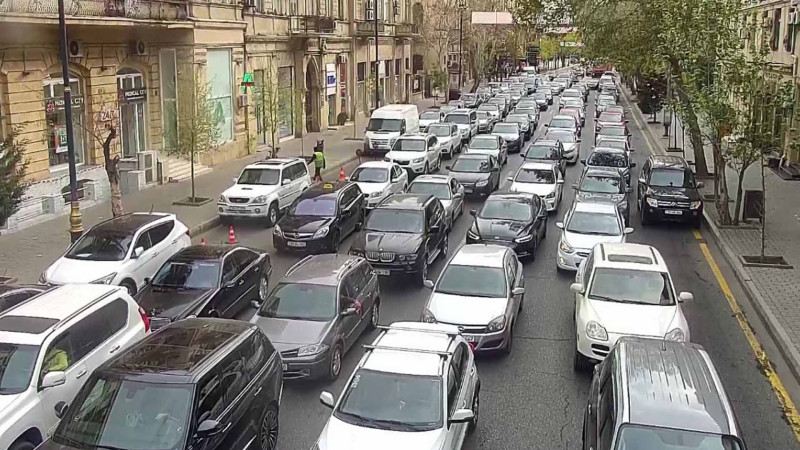 Bakıda bəzi yollarda tıxac var - SİYAHI