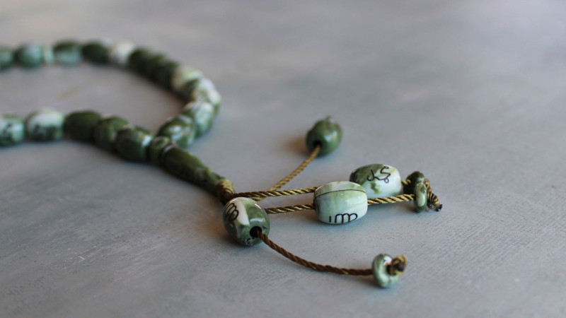 Şəmkirdə 2 000 manatlıq təsbeh oğurlanıb
